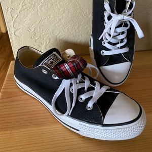 Women’s black Converse Size 9